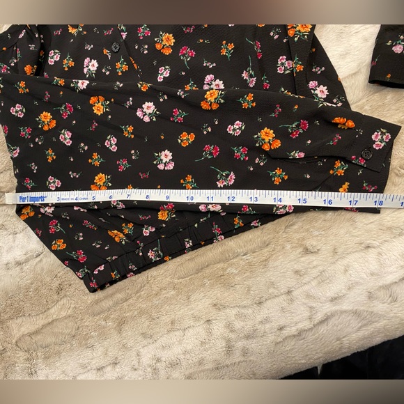 NWT💝BCBGENERATION Ruffle Shoulder Floral Print
Button-Up Top Size S - Picture 11 of 11